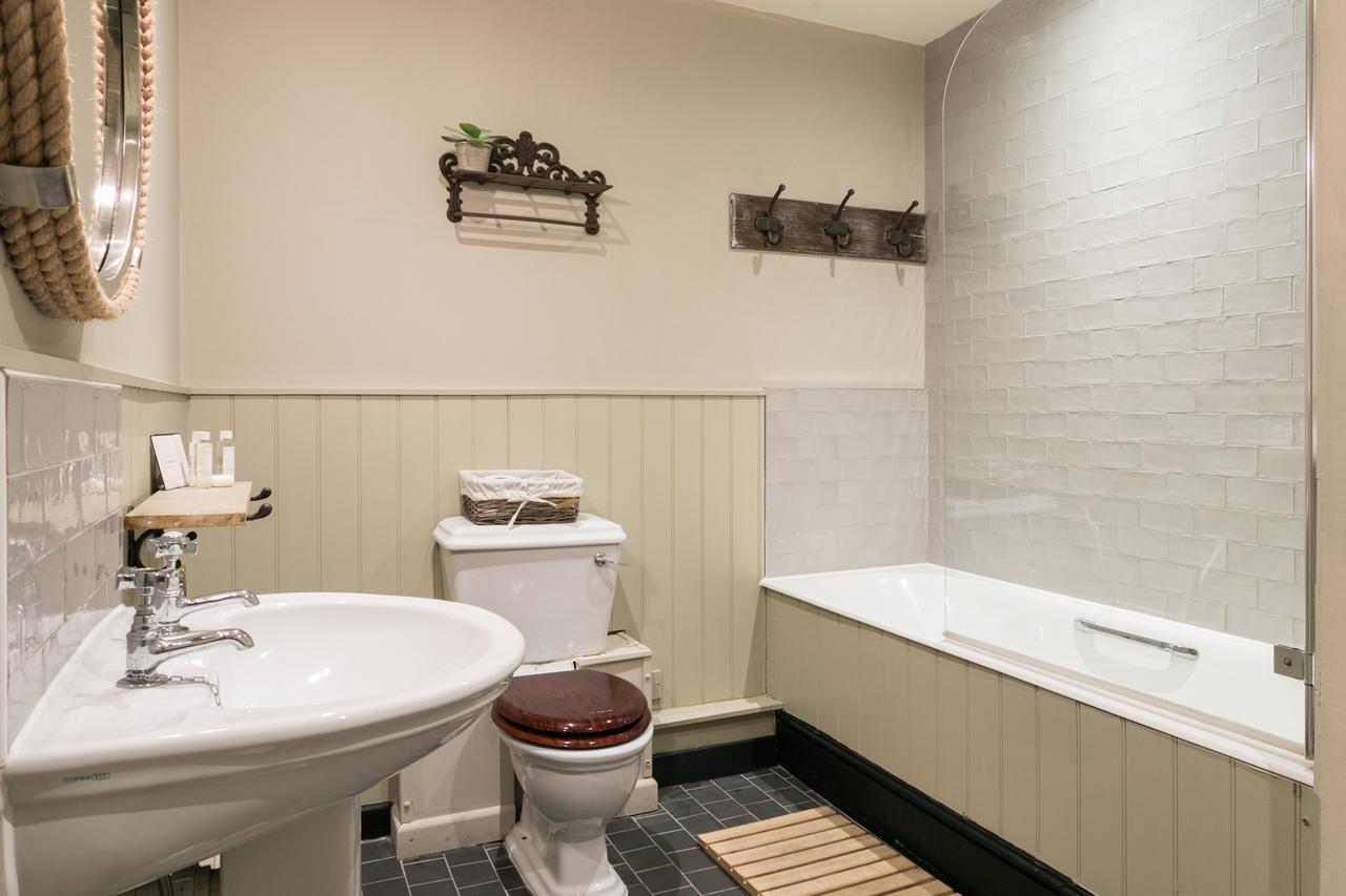 The Angel & Blue Pig Hotel Лимингтън Екстериор снимка